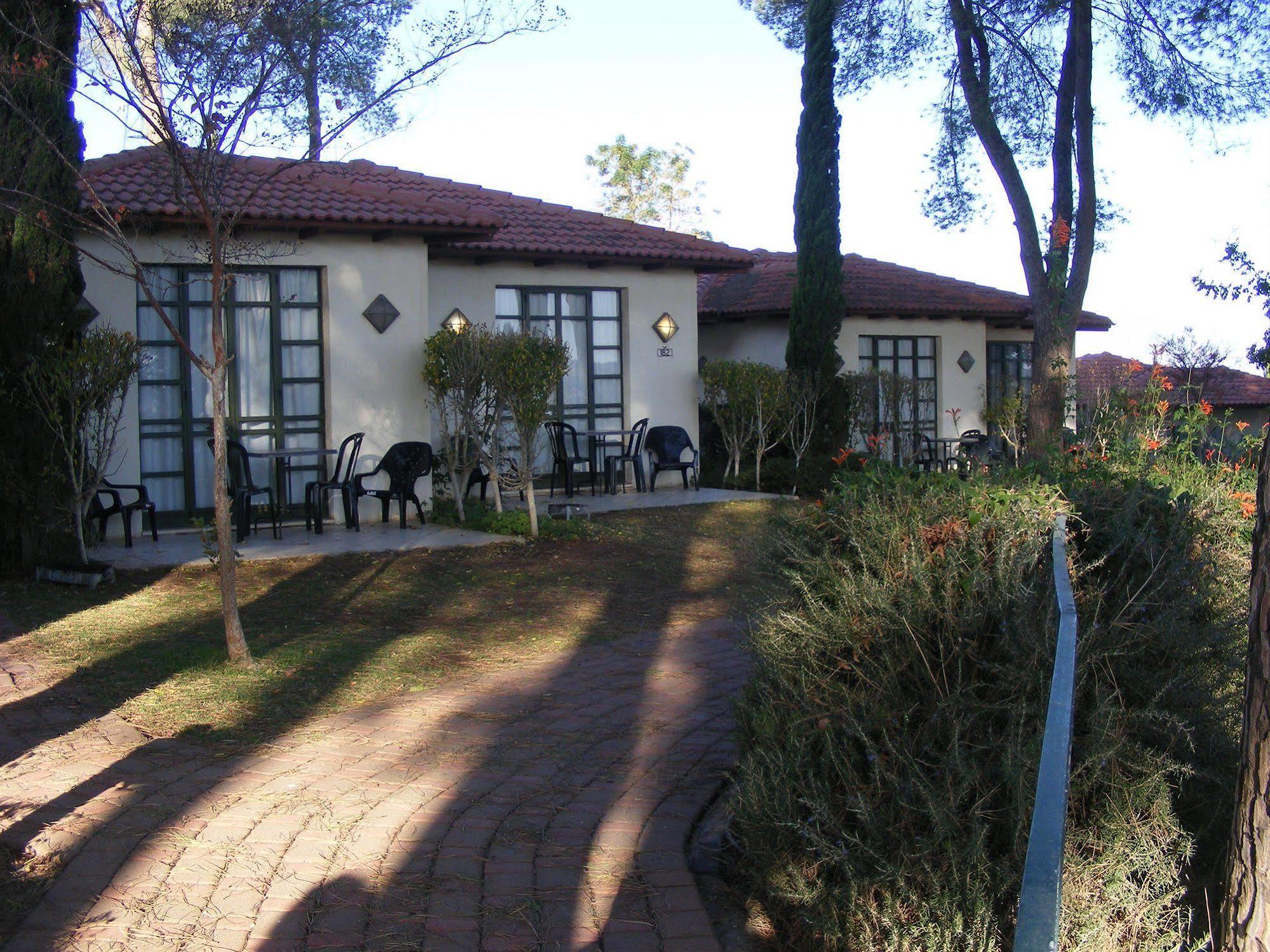 Shoresh Green Hills Family Suites Hotel Bagian luar foto