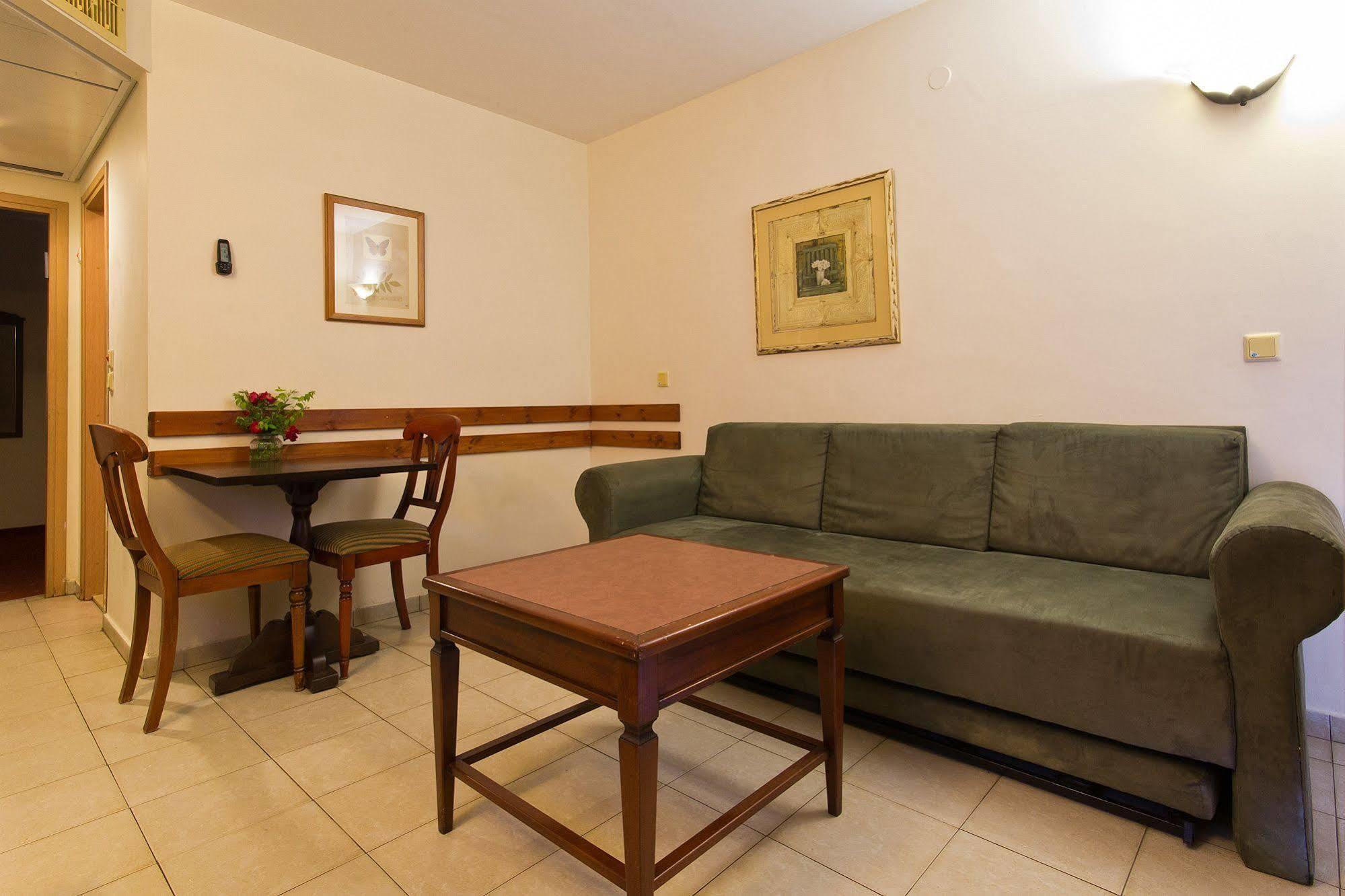 Shoresh Green Hills Family Suites Hotel Bagian luar foto